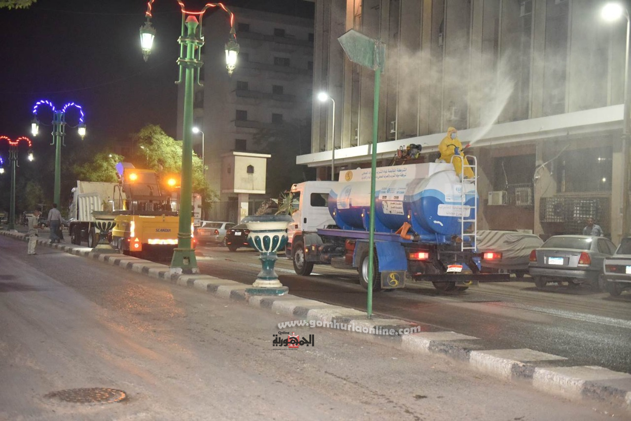 محافظ أسيوط يتفقد أعمال التطهير والنظافة بمحطة السكة الحديد وشوارع وميادين حي غرب ضمن الإجراءات الاحترازية لمواجهة فيروس كورونا