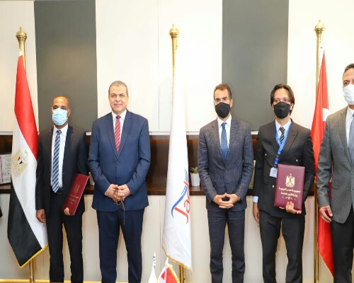 سعفان يشهد توقيع بروتوكول تعاون مع شركة عالمية للتدريب علي تصنيع الملابس الجاهزة 