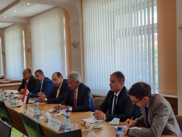 اتحاد الغرف التجارية يبحث تعزيز العلاقات الاقتصادية مع بيلاروسيا 