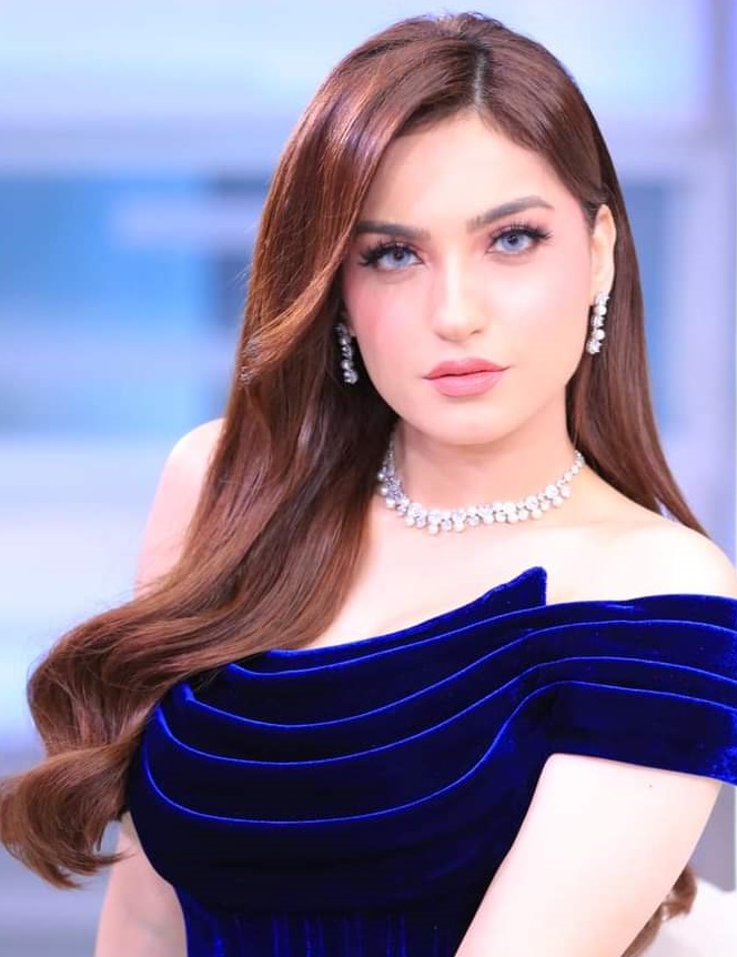 ياسمين عز