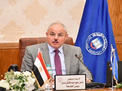 الدكتور ناصر مندور رئيس جامعة قناة السويس