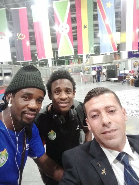 بالصور - منتخب زيمبابوي يغادر مطار القاهرة بعد وداع البطولة الأفريقية