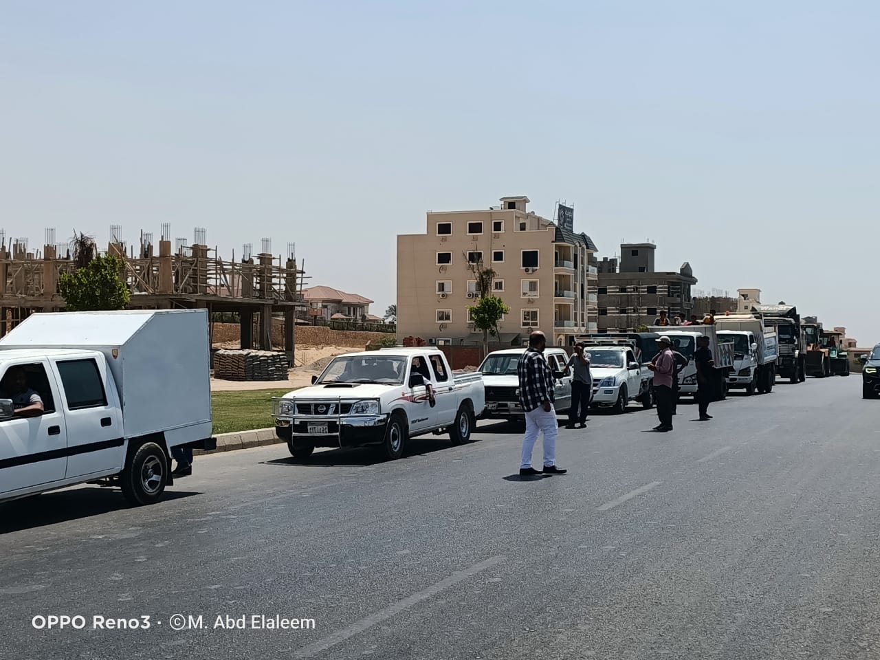 جهاز مدينة العبور يتحفظ على ٧طن حديد فى حملة على القطع المخالفة.. بالصور