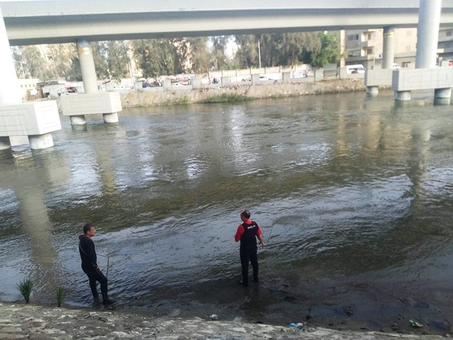 انتشال جثمان شاب غرق فى مياه ترعة المنصورية فى الدقهلية.. بالصور