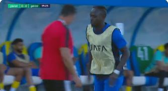 شاهد بالفيديو.. تحية الجماهير لساديو ماني بمباراة النصر والزمالك 
