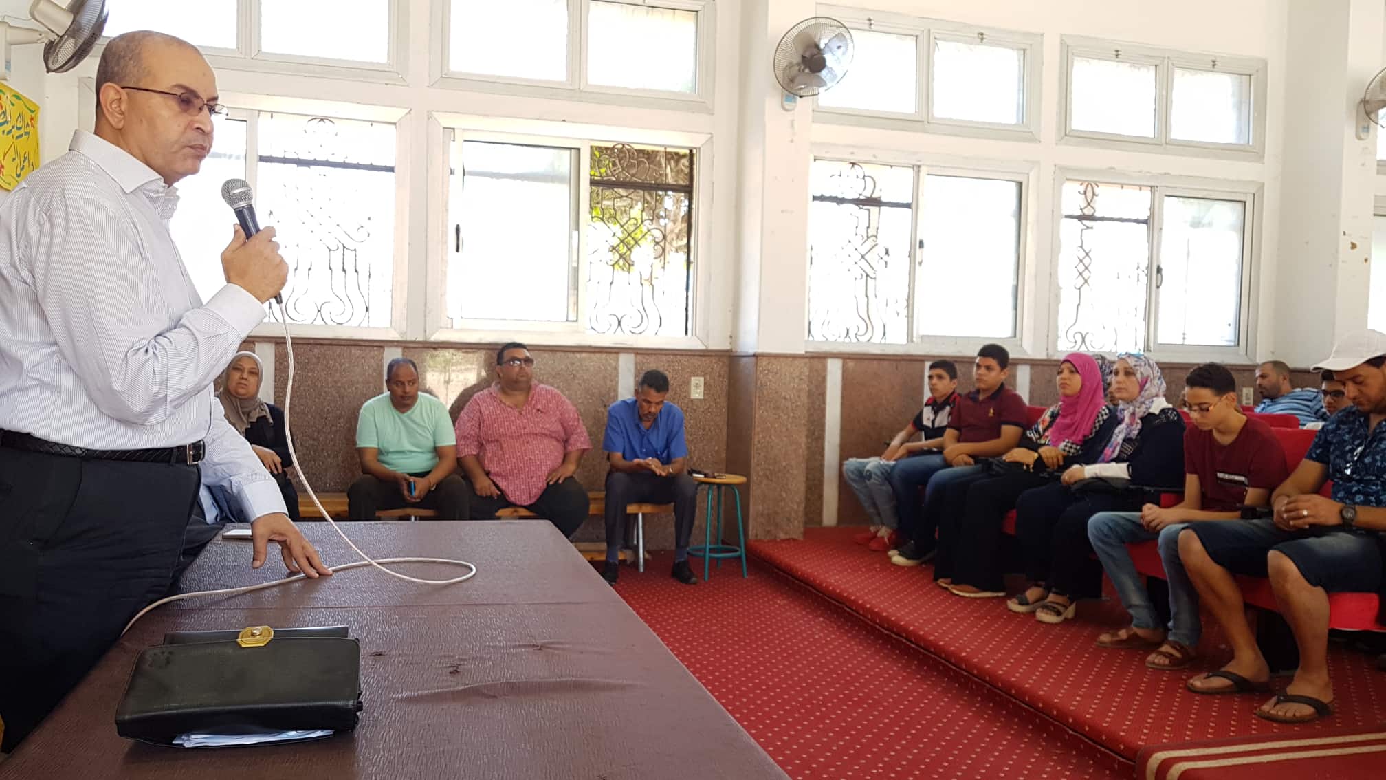 باهى يجرى لقائينيين بنظام التعليم الجديد للصف الأول الثانوى ببورسعيد