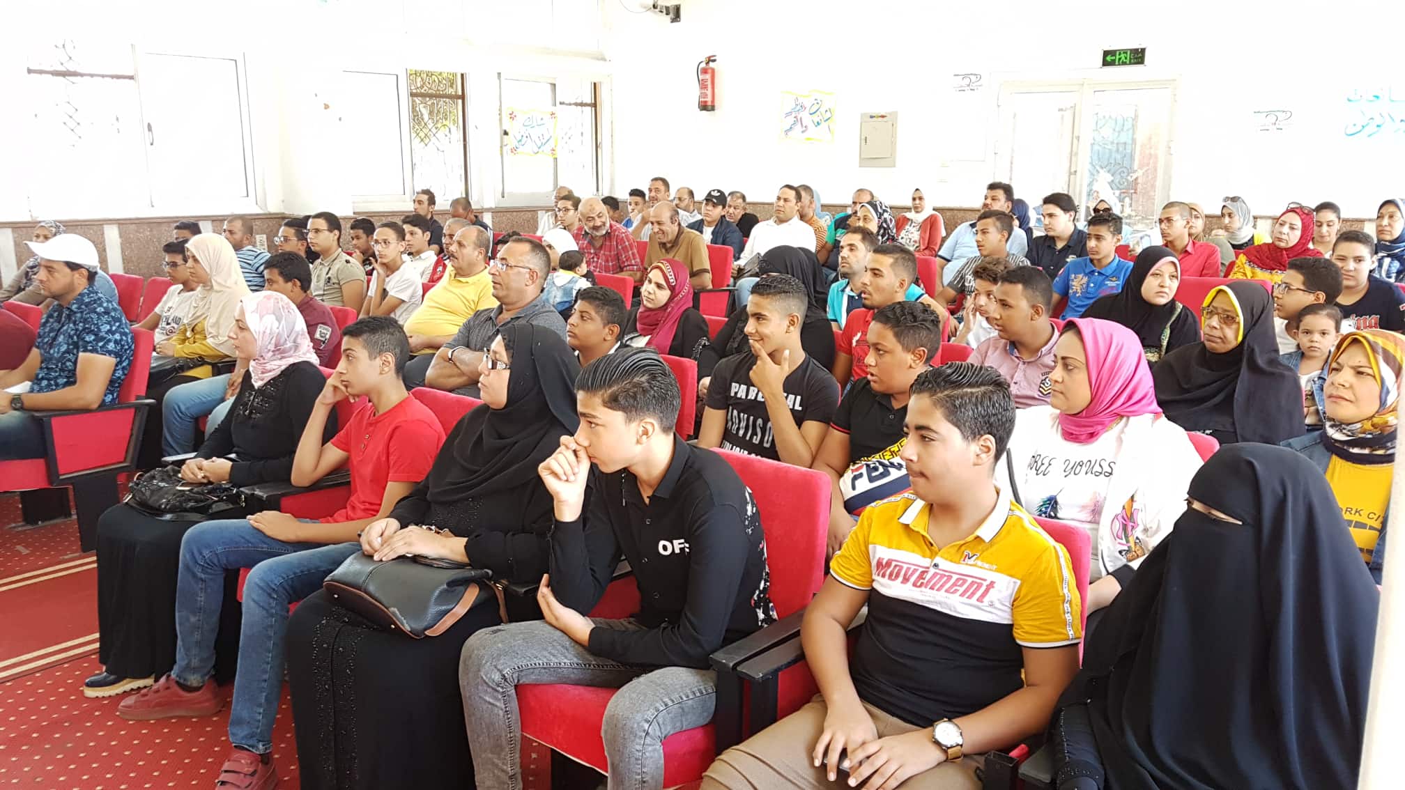 باهى يجرى لقائينيين بنظام التعليم الجديد للصف الأول الثانوى ببورسعيد