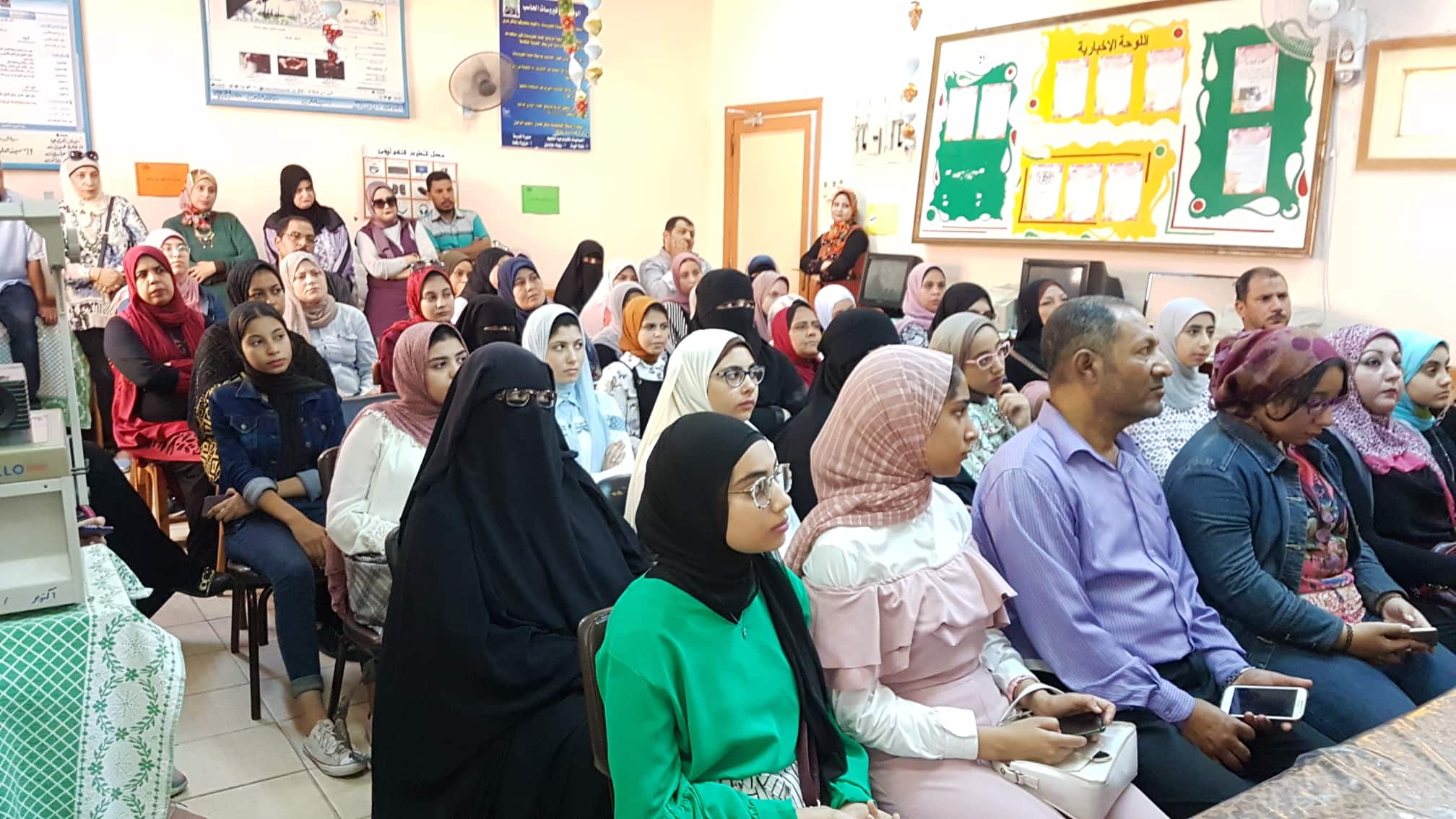 باهى يجرى لقائينيين بنظام التعليم الجديد للصف الأول الثانوى ببورسعيد