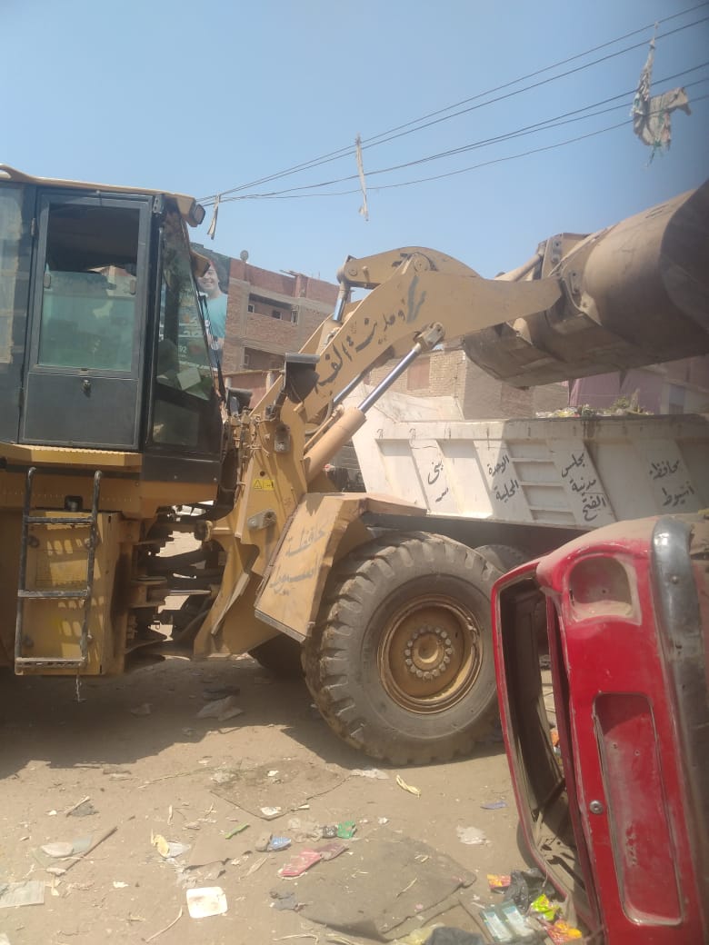 محافظ أسيوط: تنفيذ حملات نظافة ورفع القمامة بقرى مراكز ديروط وصدف