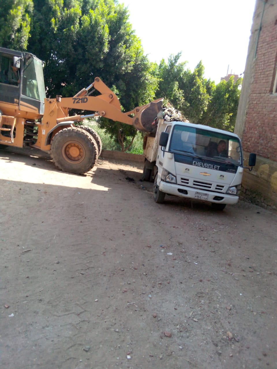 محافظ أسيوط: تنفيذ حملات نظافة ورفع القمامة بقرى مراكز ديروط وصدف