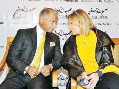 إليسا تثير الجدل بصورة عارية الساق.. والجمهور 