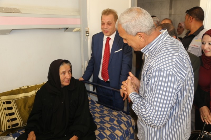 إحالة مدير مستشفى سرس الليان ومسئولى النظافة والأمن للتحقيق