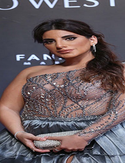 جورجينا طواف تشعل الريد كاربت بفستان عارى الصدر فى ختام الجونة السينمائى.. صور 
