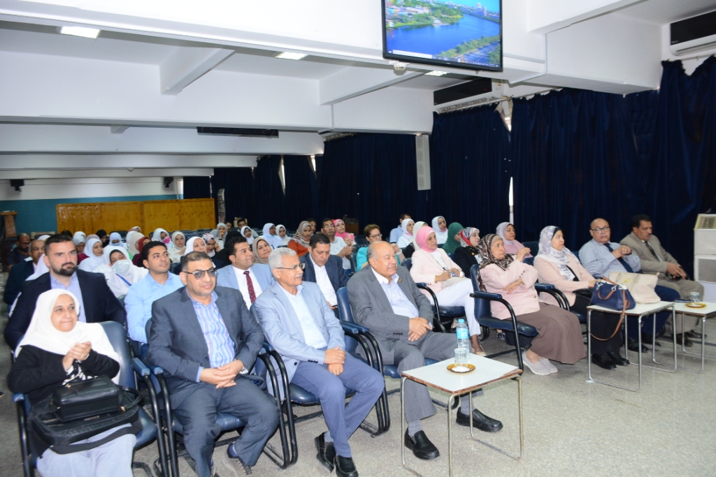 إنطلاق ندوة اليوم العلمى لقسم طب المناطق الحرة لمرض 