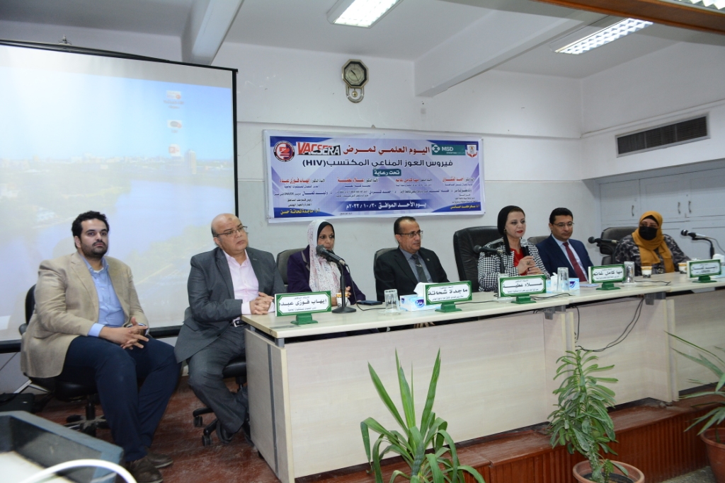 إنطلاق ندوة اليوم العلمى لقسم طب المناطق الحرة لمرض 