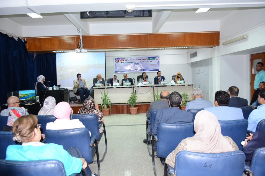 إنطلاق ندوة اليوم العلمى لقسم طب المناطق الحرة لمرض 
