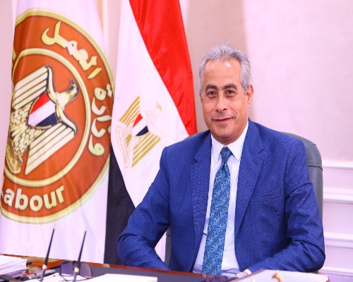 حسن شحاتة - وزير العمل