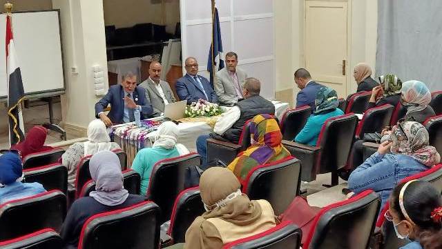 بحث آليات تفعيل مسابقة الطالب الماسي بمديرية التربية والتعليم بالسويس