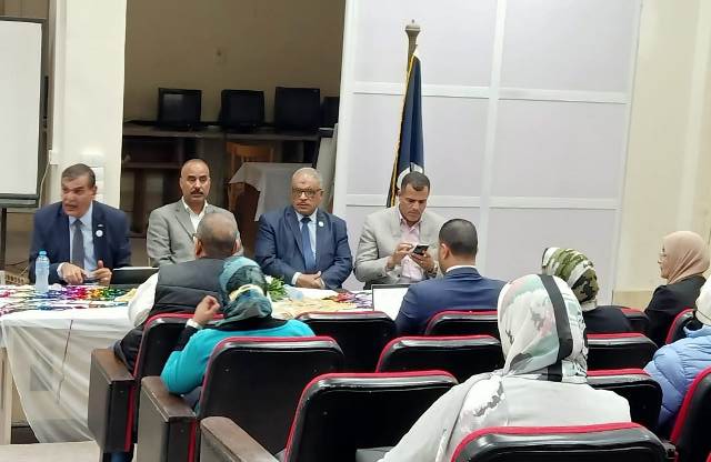 بحث آليات تفعيل مسابقة الطالب الماسي بمديرية التربية والتعليم بالسويس