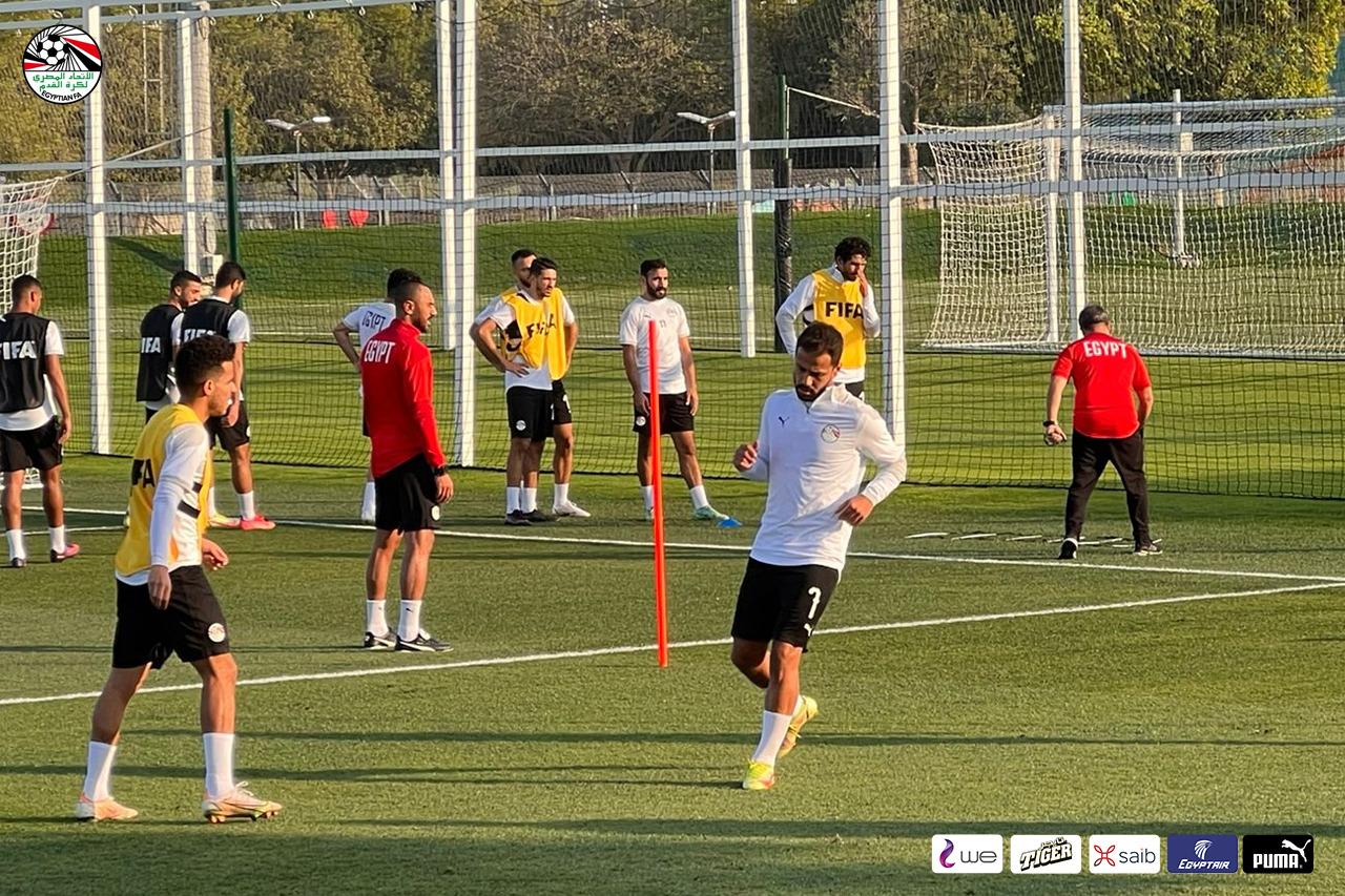في حضور الوزير والسفير.. المنتخب الوطني يختتم استعداداته للقاء لبنان غدًا 