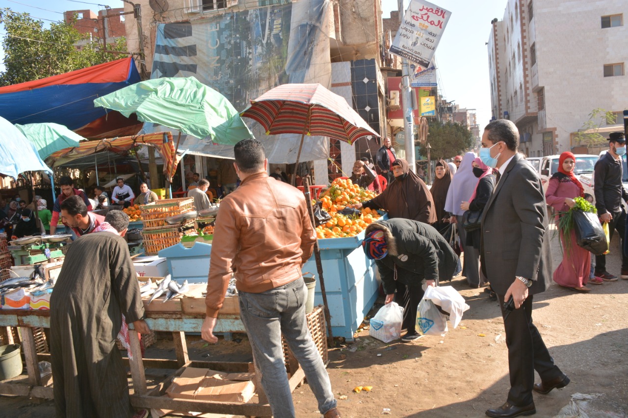 محافظ الغربية في جولة لمتابعة مشروعات الرصف ببسيون وكفر الزيات-صور