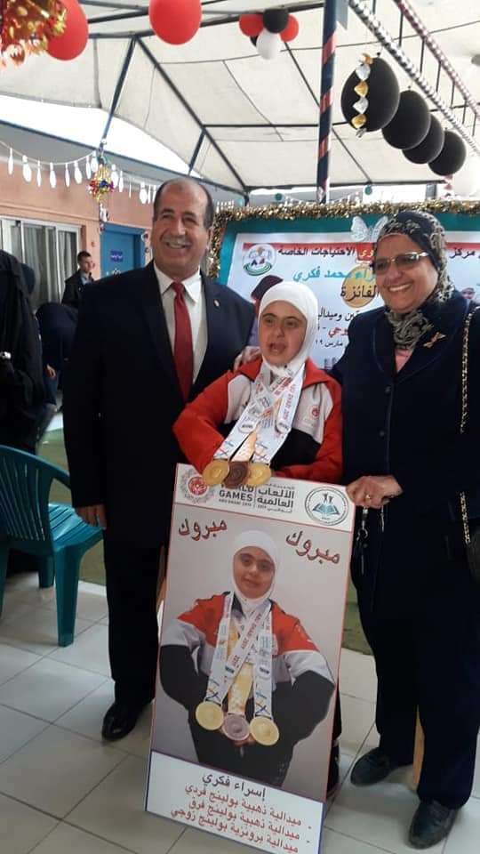 رئيس حى الزيتون يكرم بطلة العالم فى البولينج 