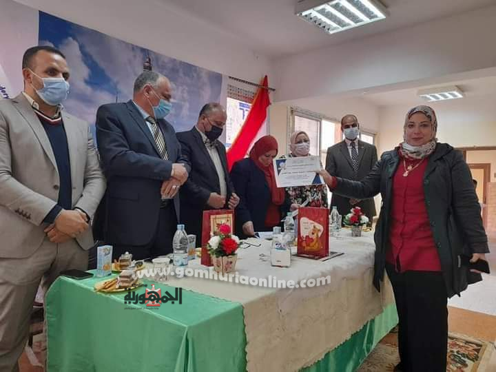 تعليمية العاشر من رمضان تكرم قسم التطوير التكنولوجي لدعمة منظومة التعليم الجديدة