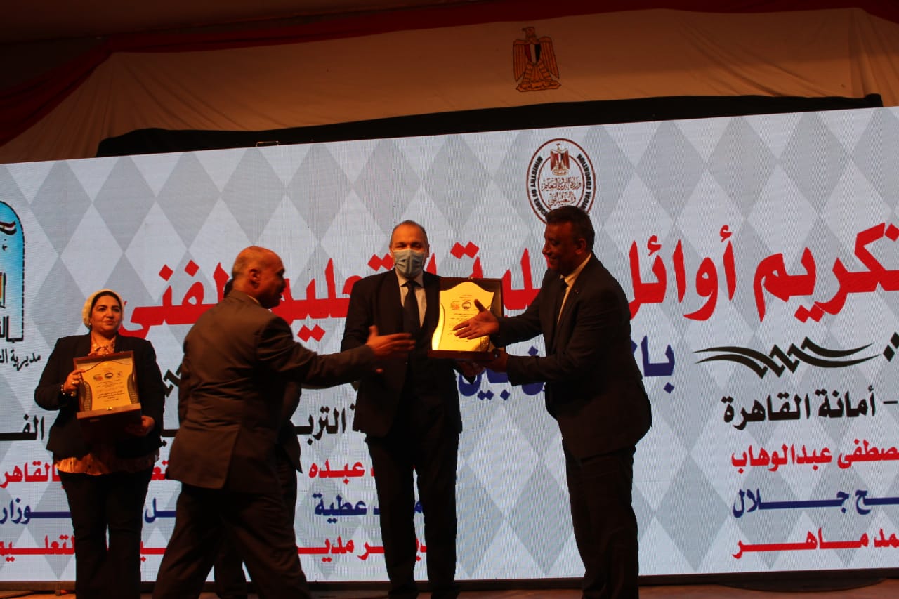 نائب الوزير ومدير تعليم  القاهرة  يفتتحان معرض التعليم الفني للعاصمة  