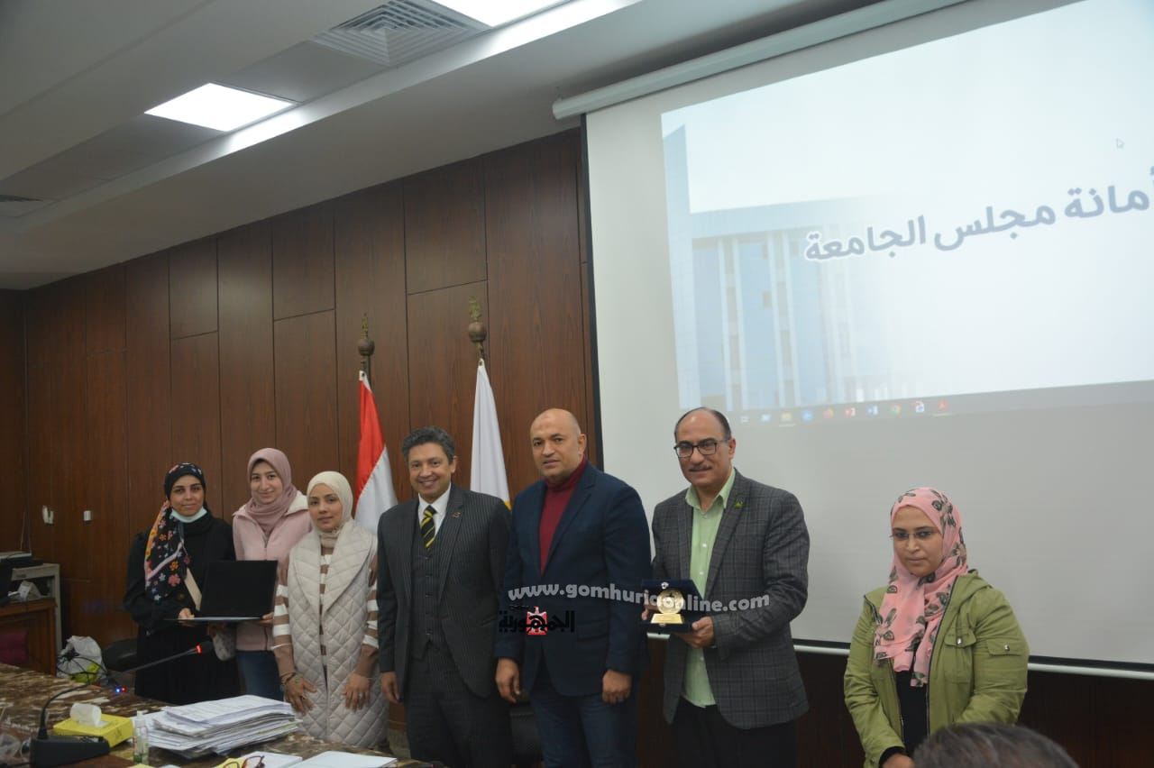 منح درجة الدكتوراة والماجستير إلي ٢٣ باحثا بجامعة دمياط