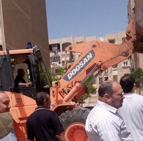 النجار: جهاز 6 أكتوبر يغلق ويشمع 5 محلات وينفذ حملة إزالات مكبرة.. بالصور