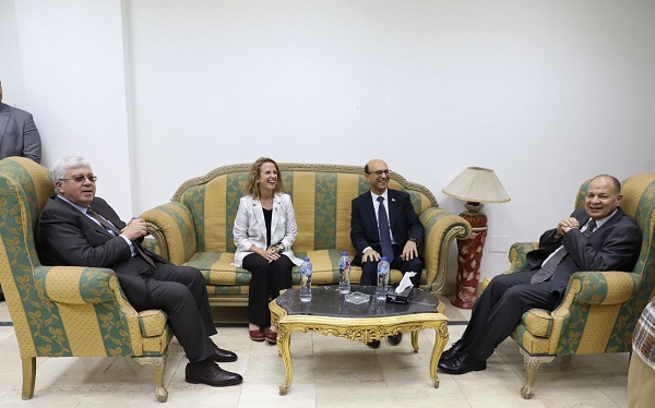 الدكتور ايمن عاشور