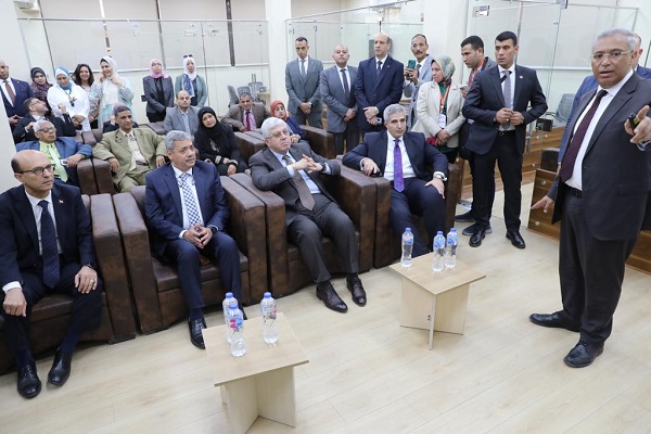 الدكتور ايمن عاشور