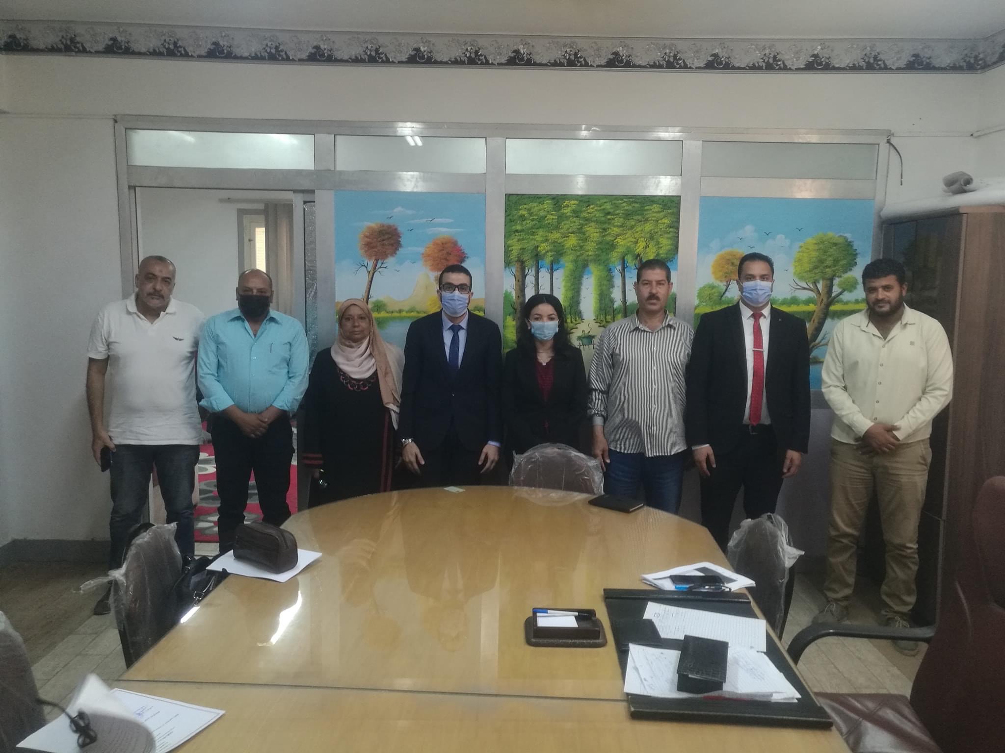  رئيس حى ثان الإسماعيلية يستقبل فريق البرنامج الرئاسى لتأهيل التنفيذين.