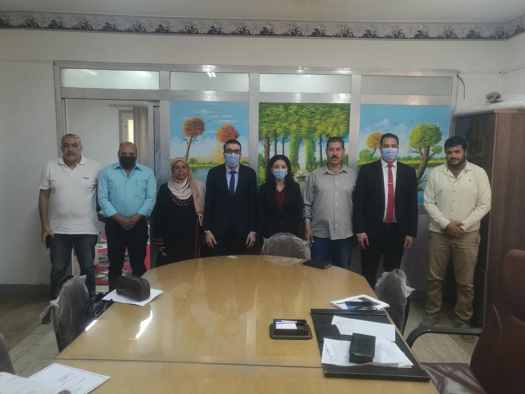  رئيس حى ثان الإسماعيلية يستقبل فريق البرنامج الرئاسى لتأهيل التنفيذين.