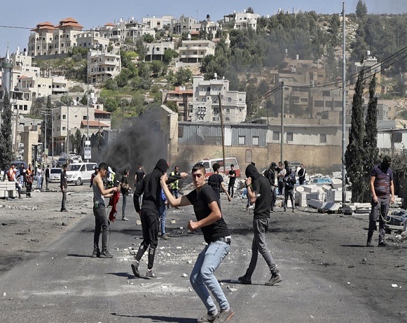 الاشتباكات بين الفلسطينيين والإحتلال 