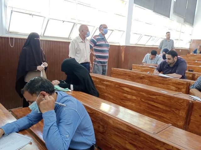 هدوء داخل لجان إمتحانات معهد الدراسات الأفروآسيوية للدراسات العليا بجامعة قناة السويس 