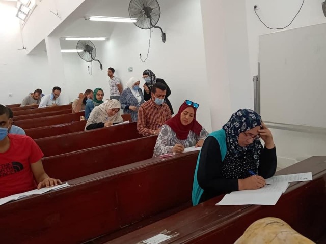 هدوء داخل لجان إمتحانات معهد الدراسات الأفروآسيوية للدراسات العليا بجامعة قناة السويس 