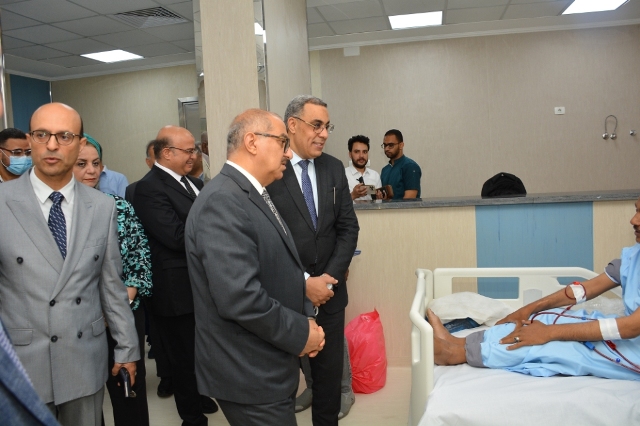 رئيس جامعة أسيوط يفتتح وحدة الكلى الصناعية الجديدة بتكلفة 31 مليون جنيه