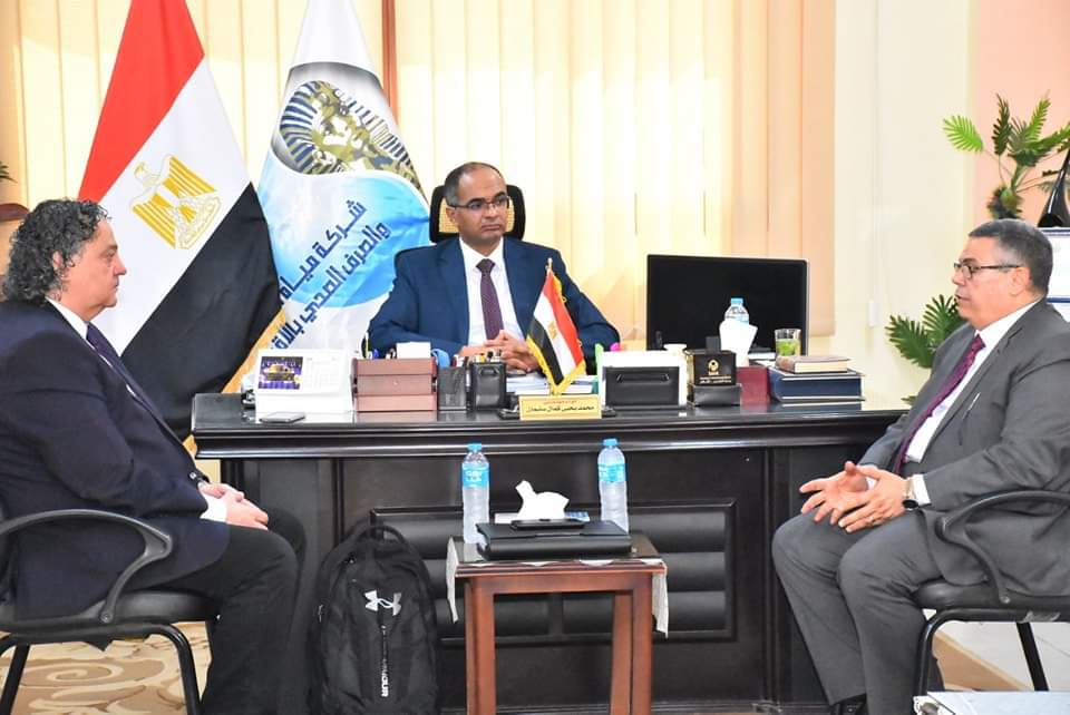  محافظ الأقصر ونائب وزير الإسكان وممثلو البنك الإفريقى يتابعون تنفيذ برنامج الصرف