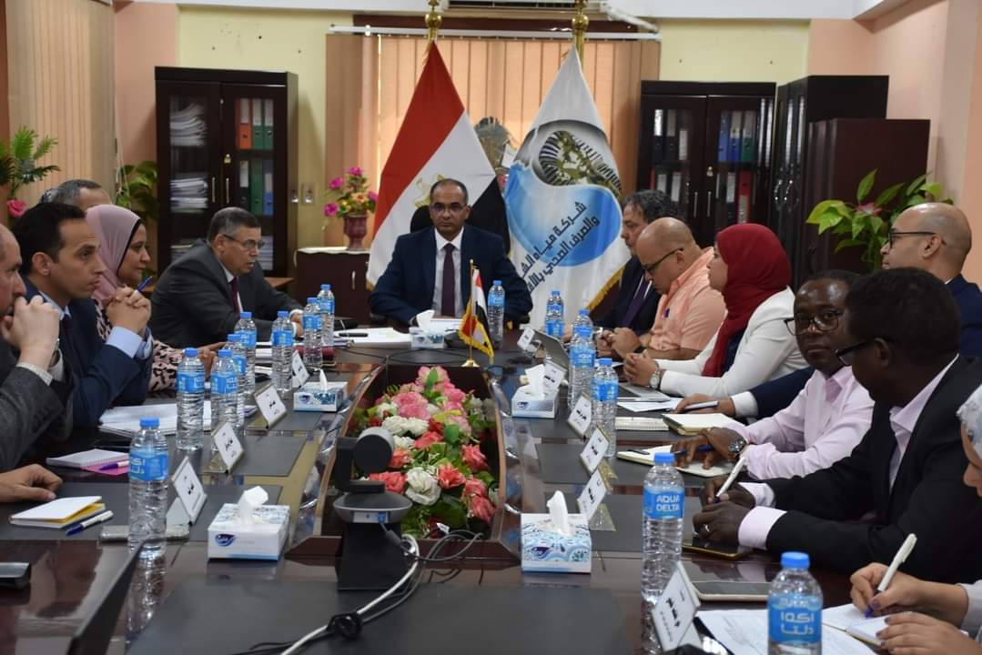  محافظ الأقصر ونائب وزير الإسكان وممثلو البنك الإفريقى يتابعون تنفيذ برنامج الصرف