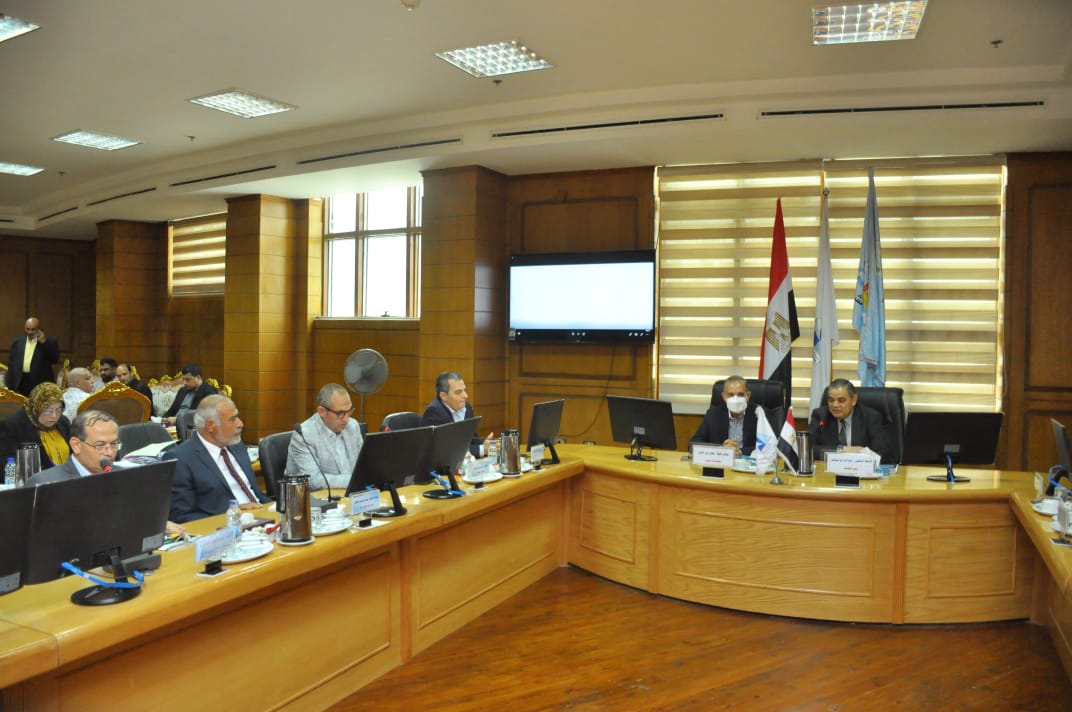 مجلس جامعة كفرالشيخ يعقد اجتماعه الشهري بحضور المحافظ