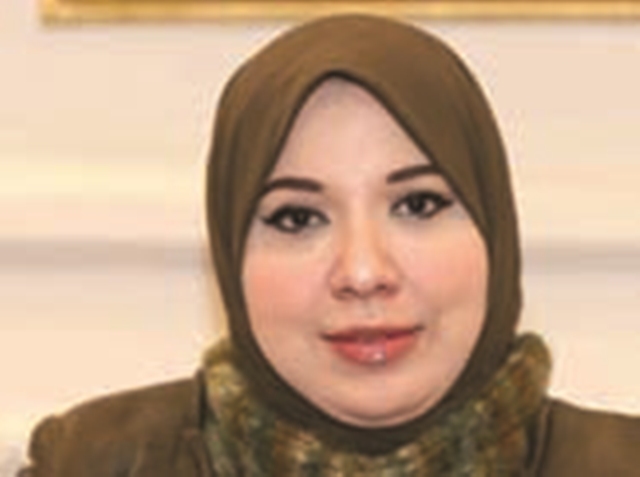 الدكتورة دينا هلالي