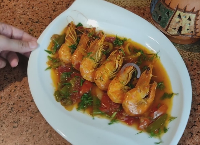 من مطبخ صابرين.. ملك الأكلات الجمبرى السخن الطازة ..للشيف سالى النمس بالفيديو