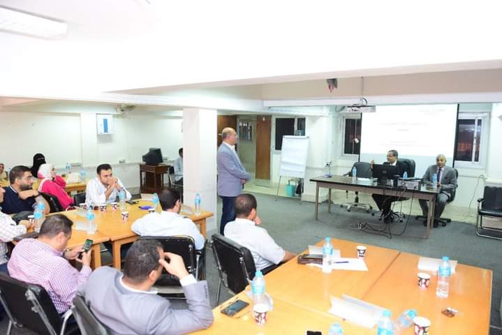 رئيس جامعة سوهاج يشهد ختام ابرنامج تدريبي عن النشر العلمي..صور