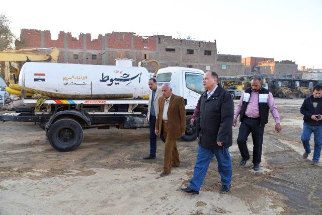 محافظ أسيوط يتفقد وحدة الانقاذ السريع ويوجه بالمتابعة والصيانة الدورية للمعدات.. بالصور