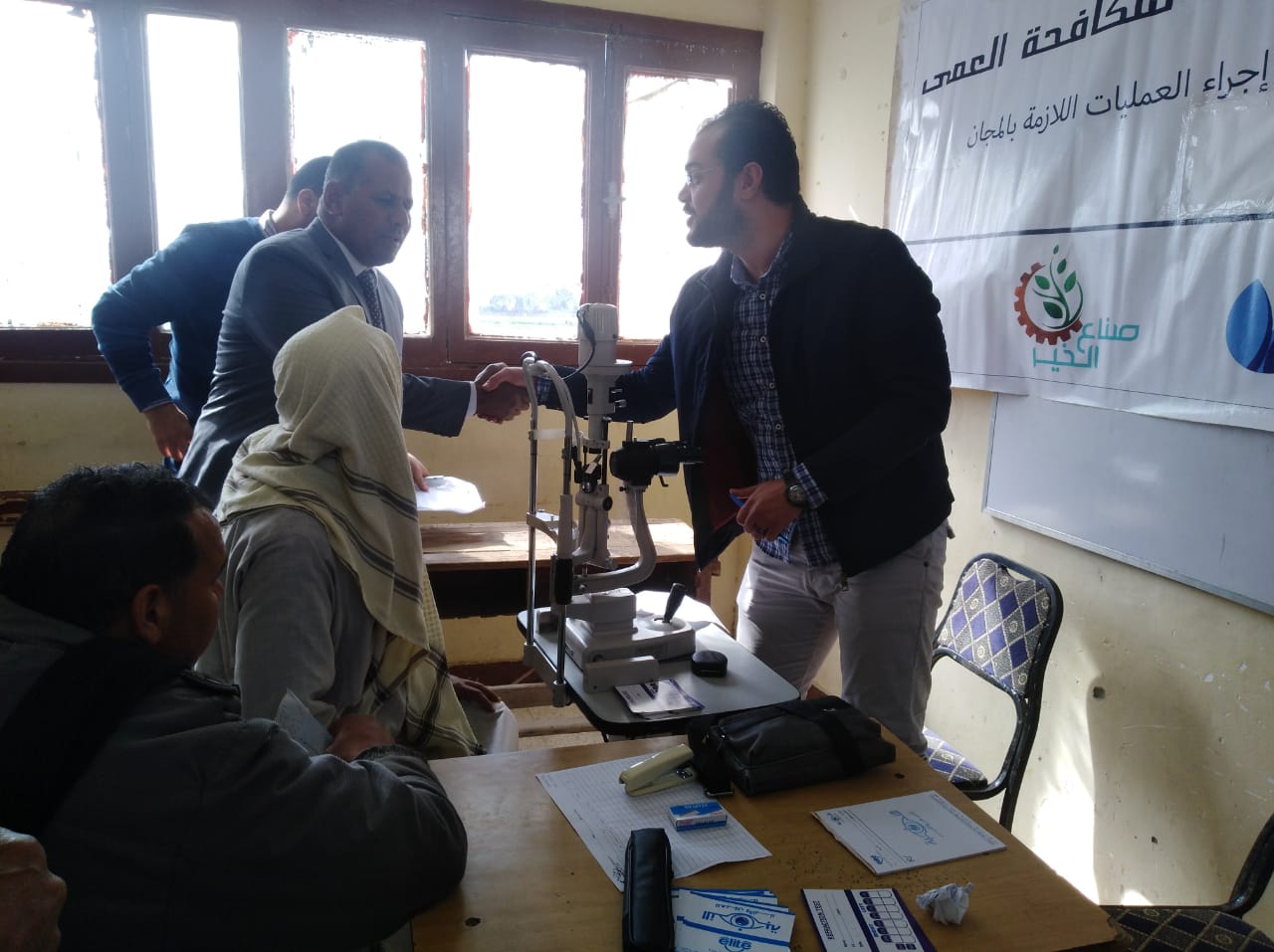  عينيك فى عينيا تعالج 700 حالة رمد في حوش عيسى بالبحيرة .صور