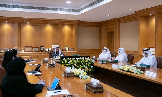 حاكم الشارقة خلال رئاسته اجتماع مجلس أمناء جامعة الشارقة