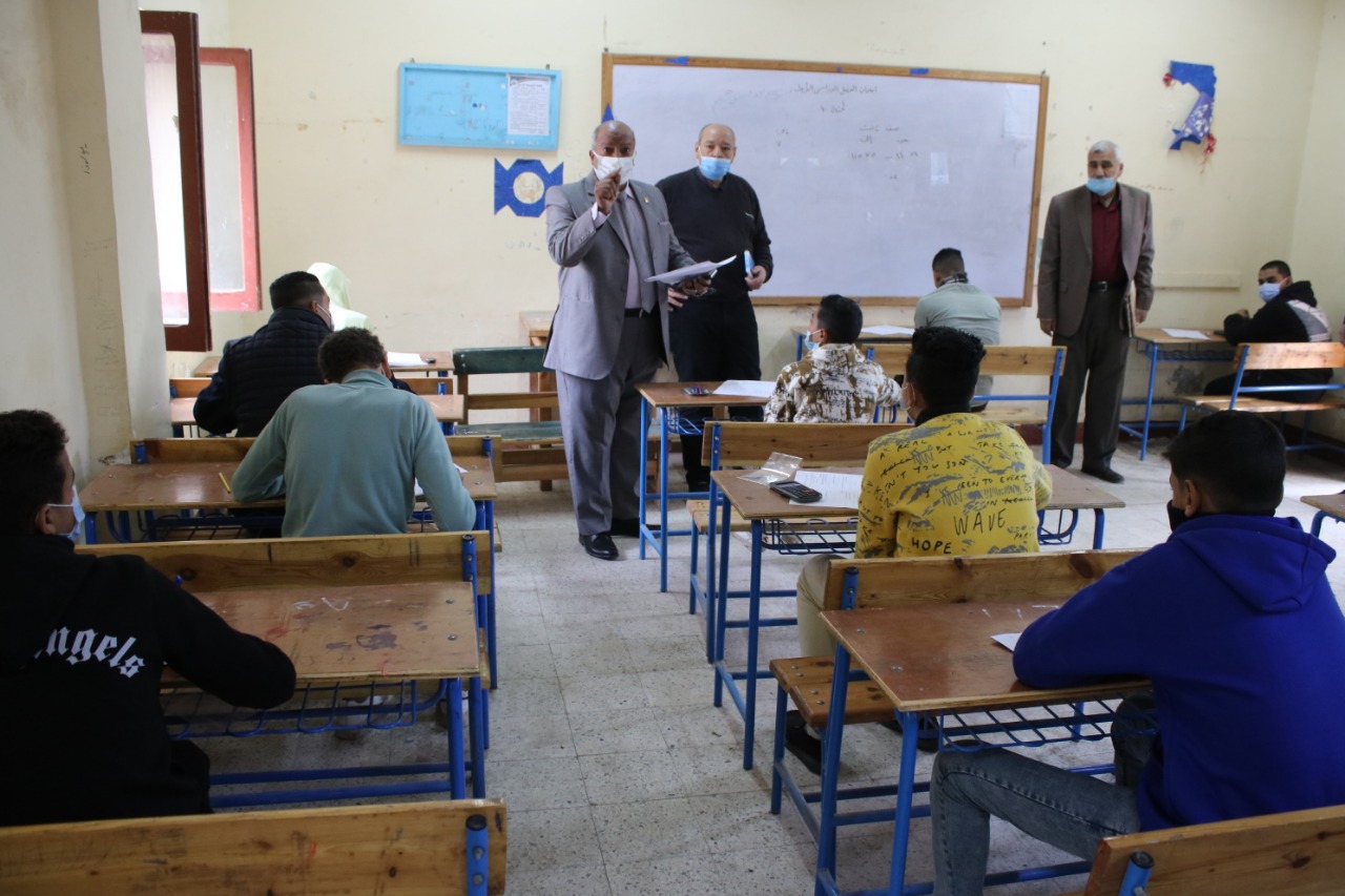 فى يومها الثالث محافظ بني سويف.. إحالة رئيس لجنه بالاعداديه للتحقيق