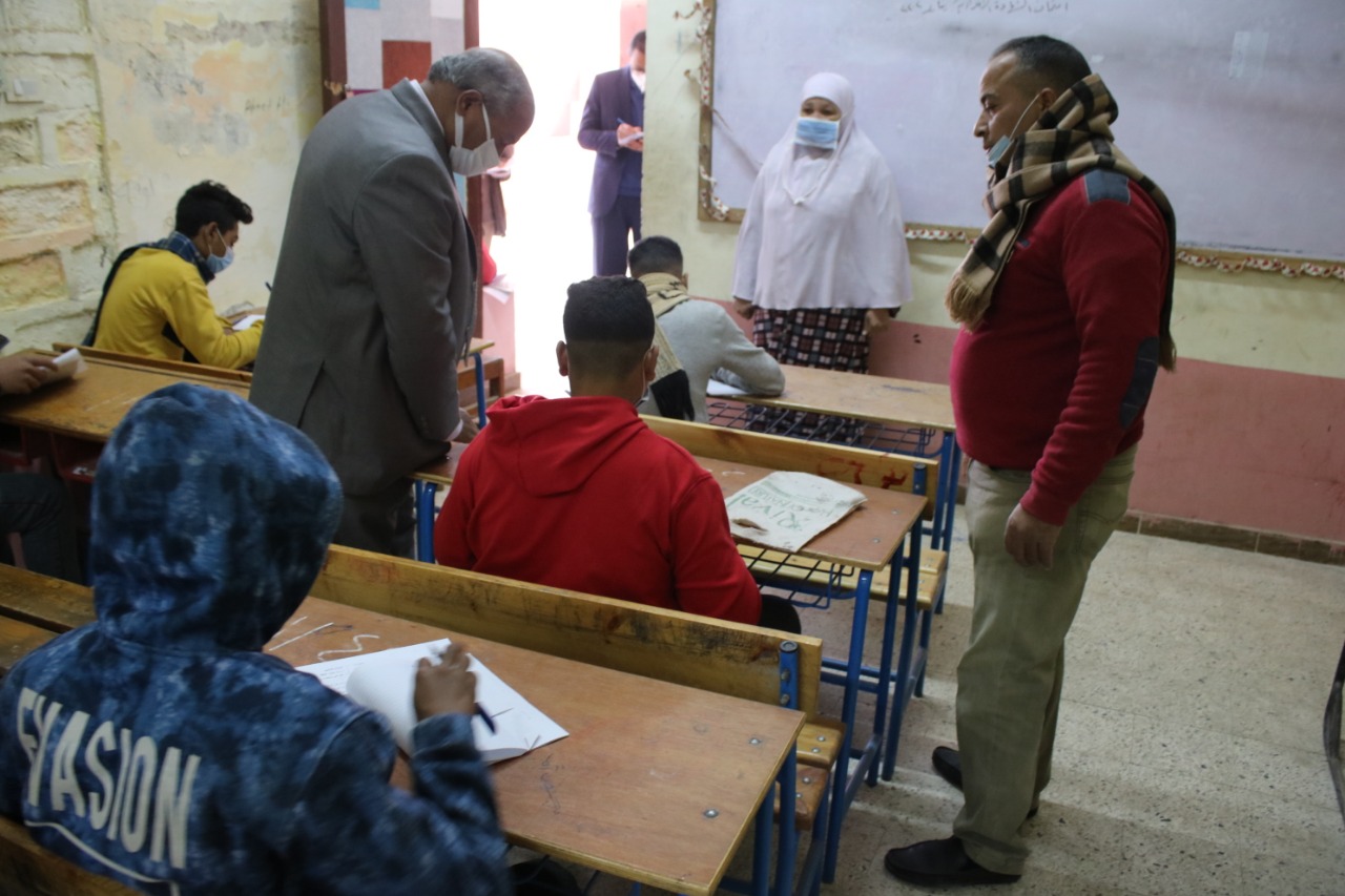 فى يومها الثالث محافظ بني سويف.. إحالة رئيس لجنه بالاعداديه للتحقيق