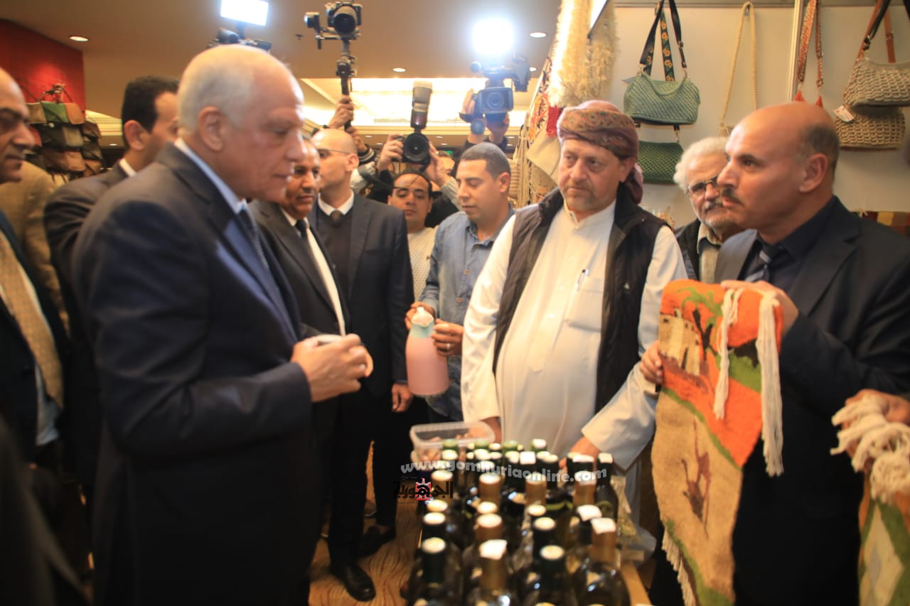 المحافظ يفتتح معرض الجيزة الثاني للحرف التراثية والمنتجات اليدوية